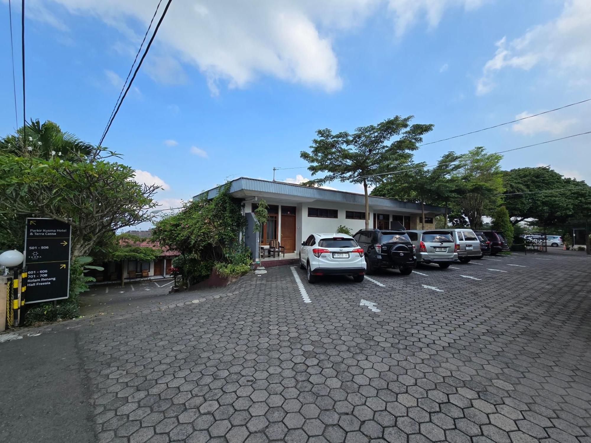 Kusma Hotel Bandungan Semarang Luaran gambar